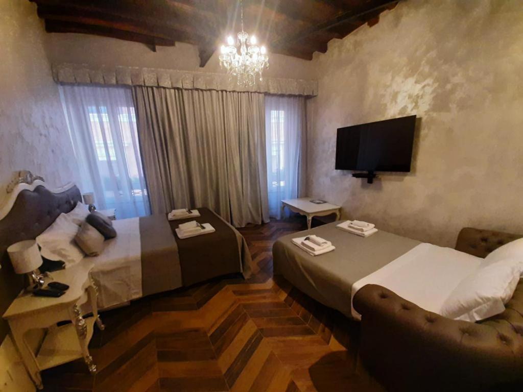 Palazzo Fracassini Pensión Roma